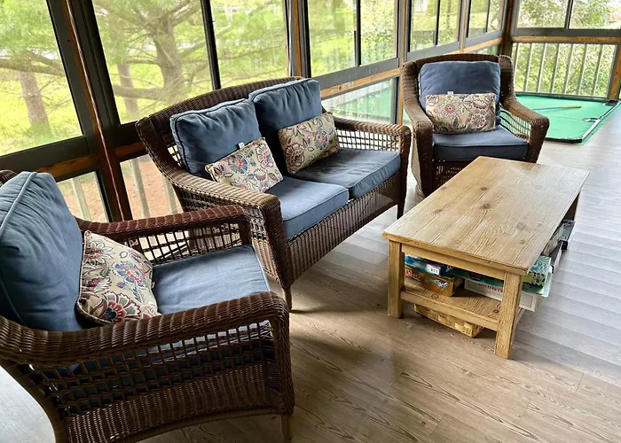 Elegant 3-Bedroom Condo In Lewes With Pond Views
